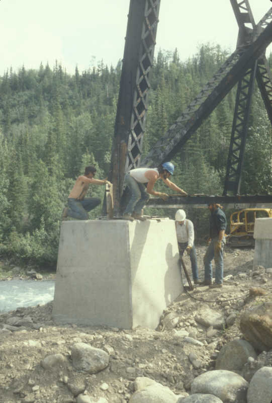 ak-12-17 Denali National Park, work train