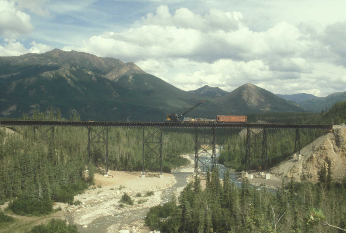 ak-12-26 Denali National Park, work train